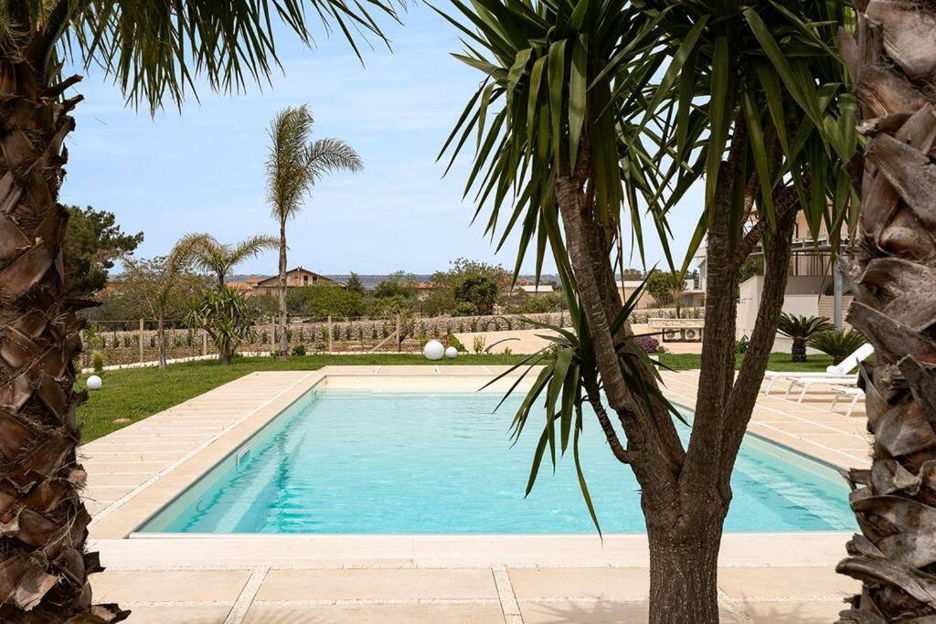 Villa Paradiso With Private Pool, Bbq Area, Huge Garden And Free Parking موديكا المظهر الخارجي الصورة