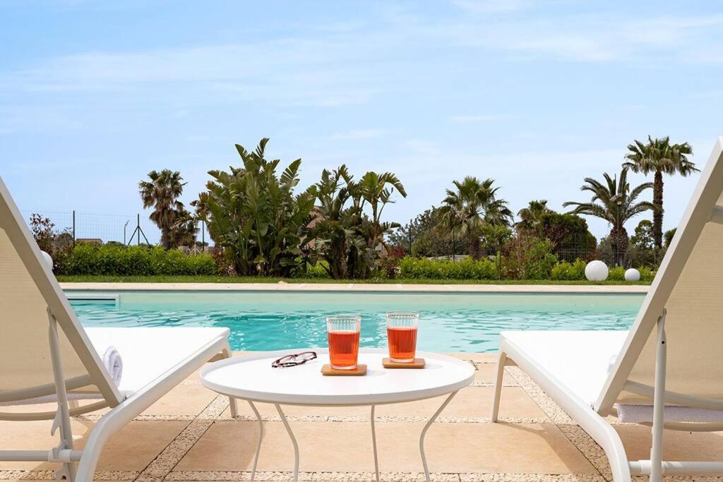 Villa Paradiso With Private Pool, Bbq Area, Huge Garden And Free Parking موديكا المظهر الخارجي الصورة